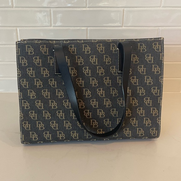 Dooney and Bourke shoulder bag - Picture 4 of 14